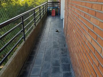 Depto 3 Dorm C/cochera. Av Centenario y 3 de Febrero, San Isidro.