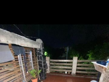 Excelente esquina , con 6 departamentos totalmente independientes , con todos los servicios. IDEAL INVERSOR Y/ O FAMILIAS