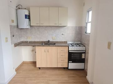 Excelente departamento 3 ambientes sobre Avenida Arieta, Villa Luzuriaga