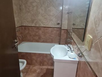Excelente departamento 3 ambientes sobre Avenida Arieta, Villa Luzuriaga