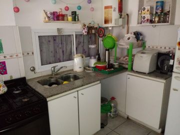 EXCELENTE DEPARTAMENTO 2 AMBIENTES Y 1/2, MÚLTIPLES CUALIDADES
