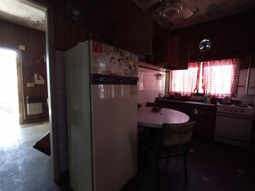 EXCELENTE PH EN ESQUINA CON 2 DORMITORIOS, LIVING, COCINA COMEDOR, BAÑO COMPLETO Y PATIO.