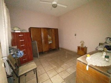 EXCELENTE PH EN ESQUINA CON 2 DORMITORIOS, LIVING, COCINA COMEDOR, BAÑO COMPLETO Y PATIO.