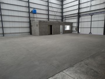 Excelente nave industrial a estrenar AAA