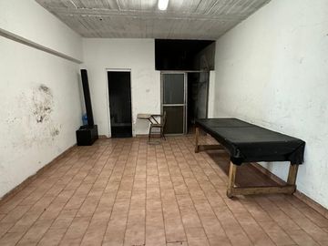 ALQUILER - RAMOS MEJIA - GALPON 580 m2 CON OFICINA - VESTUARIOS