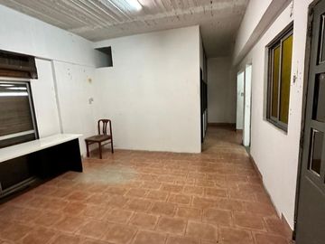 ALQUILER - RAMOS MEJIA - GALPON 580 m2 CON OFICINA - VESTUARIOS
