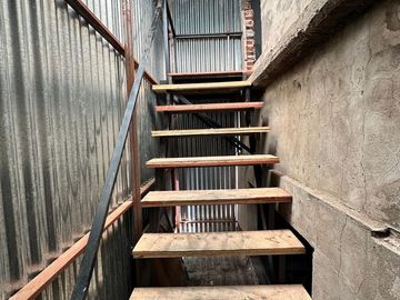 ALQUILER - RAMOS MEJIA - GALPON 580 m2 CON OFICINA - VESTUARIOS