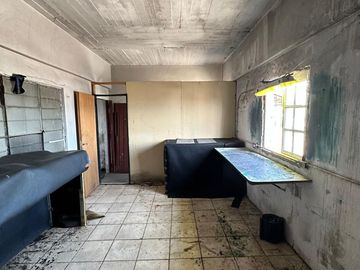 ALQUILER - RAMOS MEJIA - GALPON 580 m2 CON OFICINA - VESTUARIOS