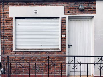 DEPTO DE 2 AMBIENTES EN 1° PISO AL CONTRA FRENTE