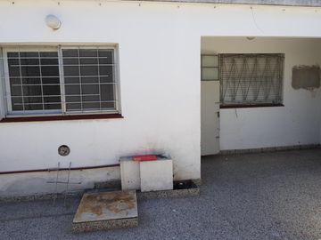 SE VENDE PH AL FRENTE 3 AMBIENTES EN MORON