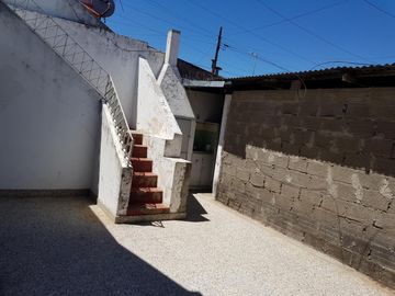 SE VENDE PH AL FRENTE 3 AMBIENTES EN MORON