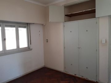 SE VENDE PH AL FRENTE 3 AMBIENTES EN MORON