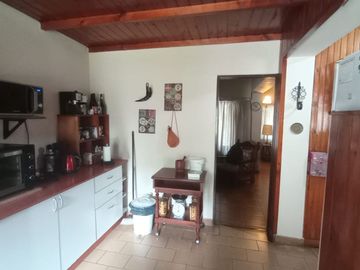 Casa con Cochera, Jardín y Fondo Libre en el Corazón de Ciudad Jardín