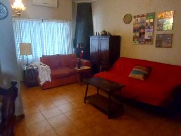 Casa con Cochera, Jardín y Fondo Libre en el Corazón de Ciudad Jardín
