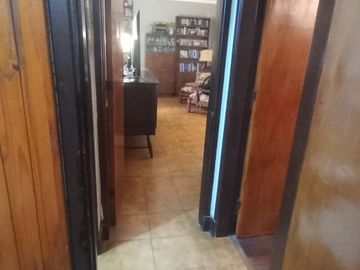 Casa con Cochera, Jardín y Fondo Libre en el Corazón de Ciudad Jardín