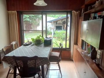 Casa con Cochera, Jardín y Fondo Libre en el Corazón de Ciudad Jardín