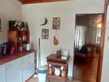 Casa con Cochera, Jardín y Fondo Libre en el Corazón de Ciudad Jardín