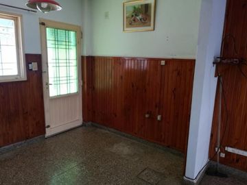 VENTA PH 3 AMBIENTES CON PATIO EN BIUENA ZONA DE MORON. U$S 65000