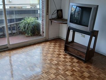 DEPARTAMENTO DE 2 AMBIENTES AL FRENTE CON BALCON EN FLORESTA