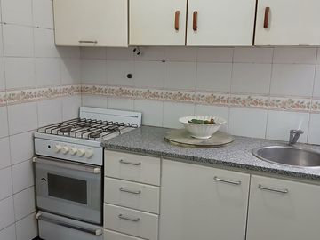 DEPARTAMENTO DE 2 AMBIENTES AL FRENTE CON BALCON EN FLORESTA