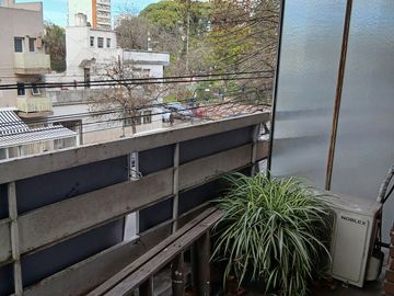 DEPARTAMENTO DE 2 AMBIENTES AL FRENTE CON BALCON EN FLORESTA