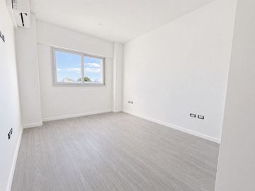 Venta de 2 ambientes al frente en la mejor zona de villa luro