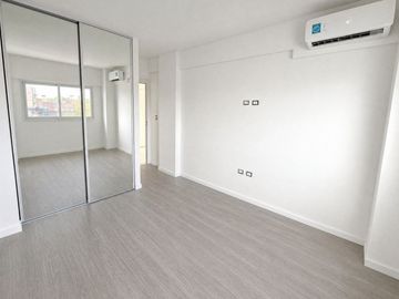 Venta de 2 ambientes al frente en la mejor zona de villa luro