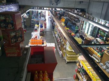 Venta de importante inmueble. Lote de 10 x 35. M2 totales 378. planta baja local grande con departamento de 4 ambientes en la planta alta.