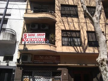 Departamento 3 ambientes al frente con balcón, zona Parque Patricios