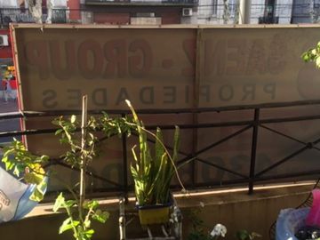 Departamento 3 ambientes al frente con balcón, zona Parque Patricios