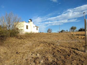 CHALET CON EXCELENTE UBICACION. SOBRE RUTA EMPALME TANTI. VISTA A LA MONTAÑA. LOTE PLANO 1000 METROS APROX. IDEAL PARA COMPLEJO TURISTICO