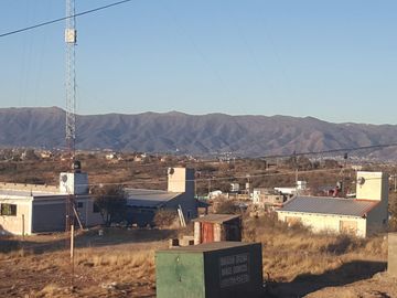 CHALET CON EXCELENTE UBICACION. SOBRE RUTA EMPALME TANTI. VISTA A LA MONTAÑA. LOTE PLANO 1000 METROS APROX. IDEAL PARA COMPLEJO TURISTICO