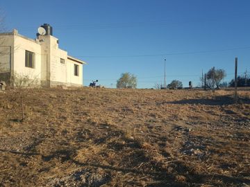 CHALET CON EXCELENTE UBICACION. SOBRE RUTA EMPALME TANTI. VISTA A LA MONTAÑA. LOTE PLANO 1000 METROS APROX. IDEAL PARA COMPLEJO TURISTICO