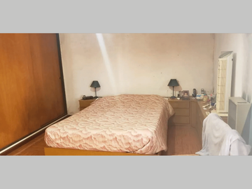 OPORTUNIDAD - PH en PB en Venta en Flores 4 ambientes 2 baños 130 m2 + patio, balcón y terraza con quincho, al frente - Portela 1700