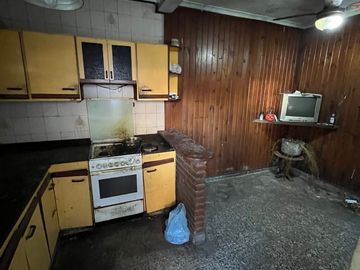 CASA 3 AMB. CON GARAGE A RECICLAR