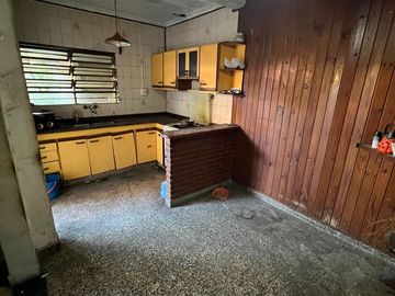 CASA 3 AMB. CON GARAGE A RECICLAR