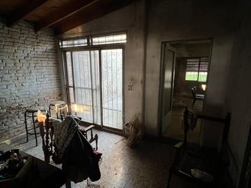 CASA 3 AMB. CON GARAGE A RECICLAR