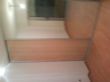 CASTELAR CENTRO: Depto. PB calle con cochera.