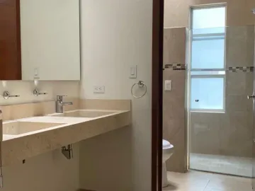 Casa en venta en San Bernardino Tlaxcalancingo, San Andrés Cholula, Puebla