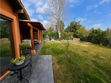 Casa Piedra Roja 1 piso. 3d+ esc+ servicio (ca)