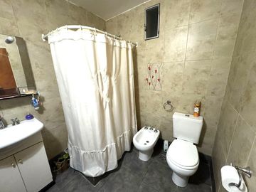 VERSALLES, CASA, 4 AMBIENTES,C/COCHERA, A REFACCIONAR, BUENESTADO/UBICACION, OPORTUNIDAD,