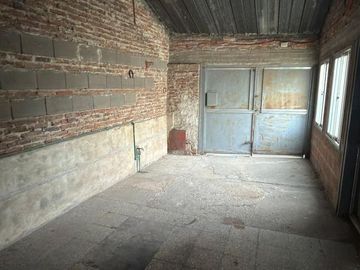 Apta a crédito-Hungria 6052- casa al frente-