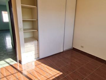 DEPARTAMENTO DE 3 AMBIENTES EN 1º PISO, EXCELENTE ESTADO Y UBICACION. SOBRE AV ARIETA