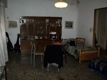 CASA 3 AMB. CON GARAGE - PATIO - TERRAZA - A RECICLAR