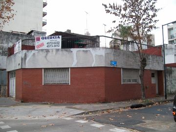 CASA 3 AMB. CON GARAGE - PATIO - TERRAZA - A RECICLAR