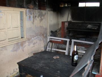 CASA 3 AMB. CON GARAGE - PATIO - TERRAZA - A RECICLAR