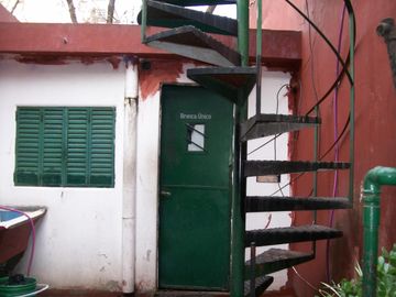 CASA 3 AMB. CON GARAGE - PATIO - TERRAZA - A RECICLAR