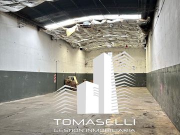 ALQUILER - RAMOS MEJIA - GALPON 580 m2 CON OFICINA - VESTUARIOS