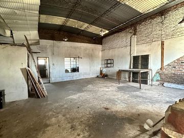 ALQUILER - RAMOS MEJIA - GALPON 580 m2 CON OFICINA - VESTUARIOS