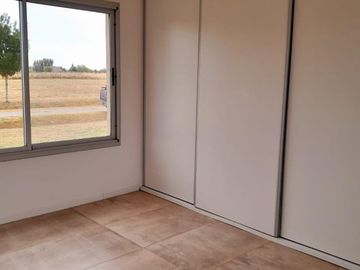 ALQUILER.Casa de 4ambientes con pileta en barrio cerrado